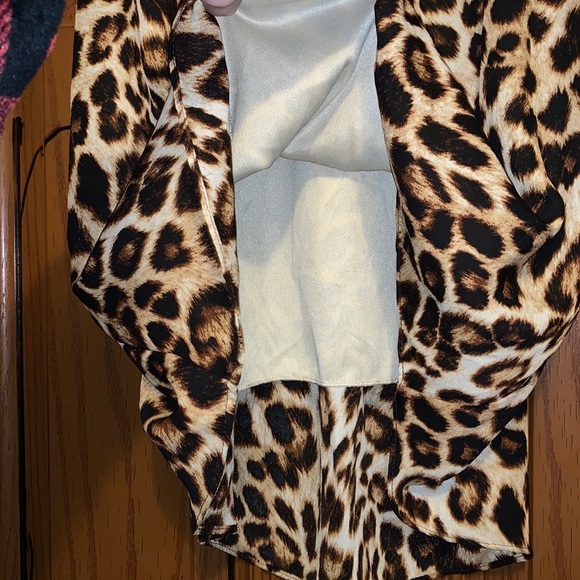 Everly Cheetah Leopard Print Flowy Peplum High Low V-Neck Sleeveless Blouse - Picture 10 of 16